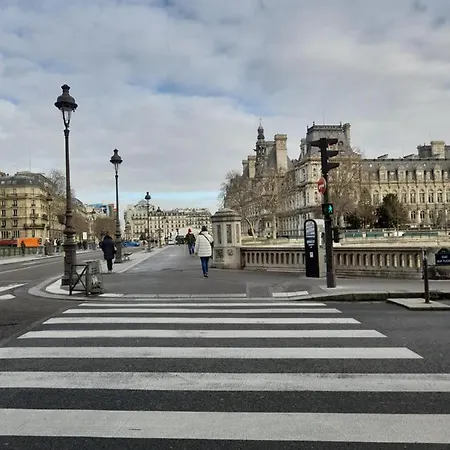 아파트 Cosy 2 Pieces Typiquement Parisien A Notre-dame